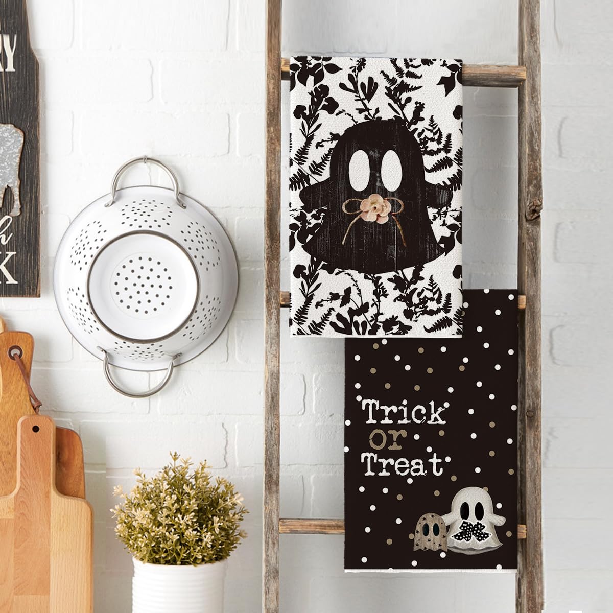 Artoid Mode Polka Dot Black Ghost Pumpkin Halloween Kitchen Towels Dish Towels, 18x26 Inch Farmhouse Flower Decoration Hand Towels Set of 4