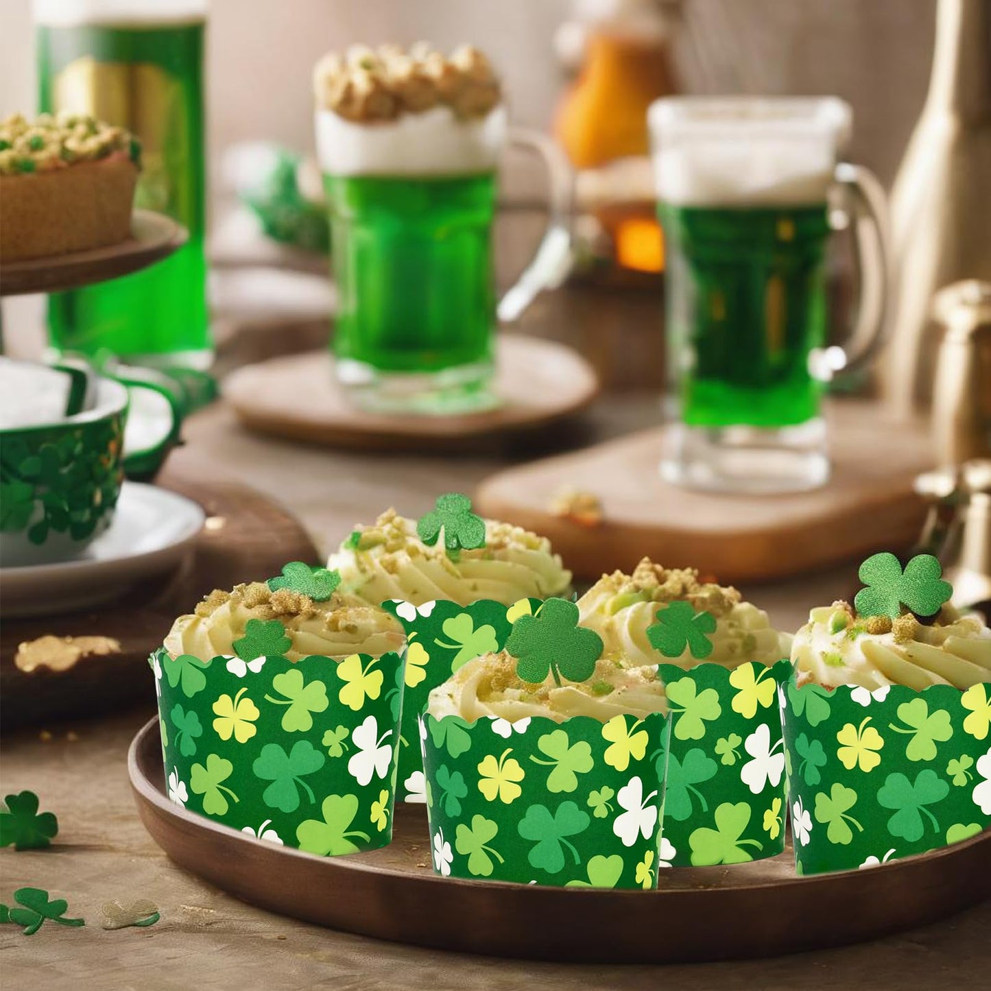 FYSUIMU 100Pcs St. Patrick's Day Paper Baking Cups Green White Shamrock Cupcake Wrappers Clover Scalloped Edge Cupcake Muffin Cases for Irish Holiday Dessert Decoration
