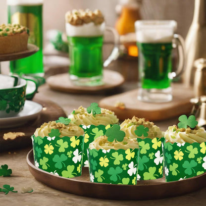 FYSUIMU 100Pcs St. Patrick's Day Paper Baking Cups Green White Shamrock Cupcake Wrappers Clover Scalloped Edge Cupcake Muffin Cases for Irish Holiday Dessert Decoration