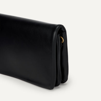 Amazon Essentials Women's Lightweight Clutch Crossbody Bag, Black, One Size