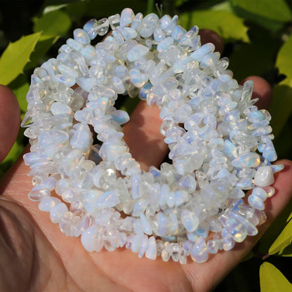 200pcs White Opalite Chip Beads 5-8mm Irregular Pre-Drilled 30-inch Strand Crystal Beads for DIY Jewelry Bracelet Chakra Crafts
