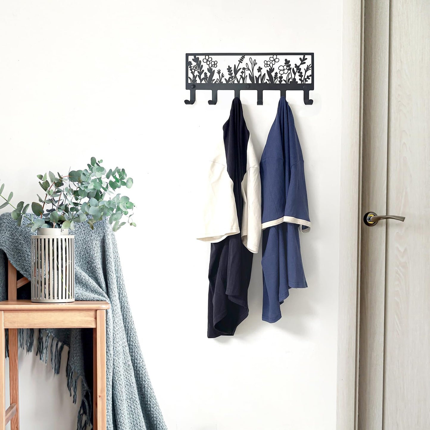 MUYUSEN Floral Wall Mounted Coat Rack with 6 Hooks Decorative Black Metal Hanger for Coats, Hats, Bags, Keys,Towels - Ideal for Hallway, Bathroom, Kitchen, Office (15.55x5.98x1.22 Inches)