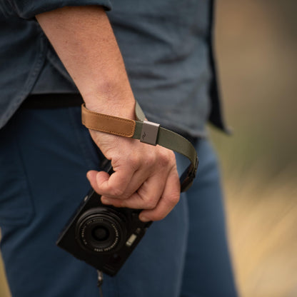 Peak Design Cuff Camera Wrist Strap, Sage, Compatible with DSLR, Compact and Point-and-Shoot Cameras, Low Profile, Quick Release and Connection, 200 lb Capacity, Camera Straps for Photographers