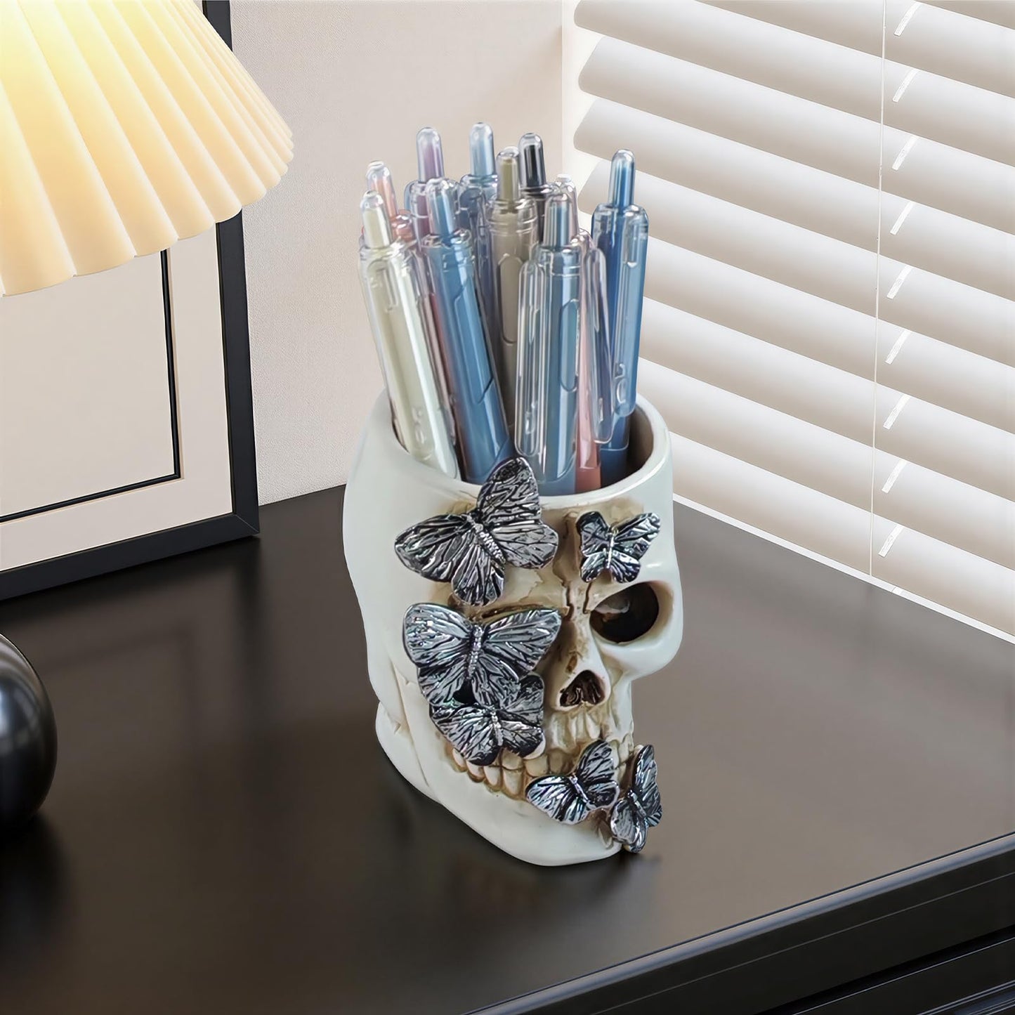 DAECHAO Skull Pen Holder Desk Organizer, Halloween Decor Skull Pencil Cup for Office Home School, Compact Gothic Desk Accessories Gift for Skull Lovers
