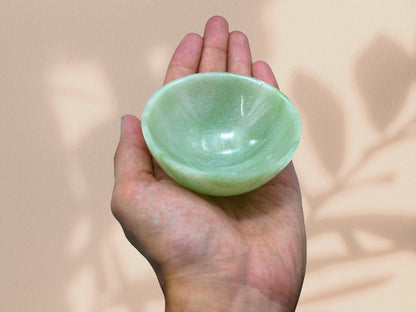 Green Aventurine Crystal Bowl - 2 Inch Decorative Bowls for Room and Home Decor - Gemstone Healing Crystals for Elegant Display, Positive Energy Balance and Gift