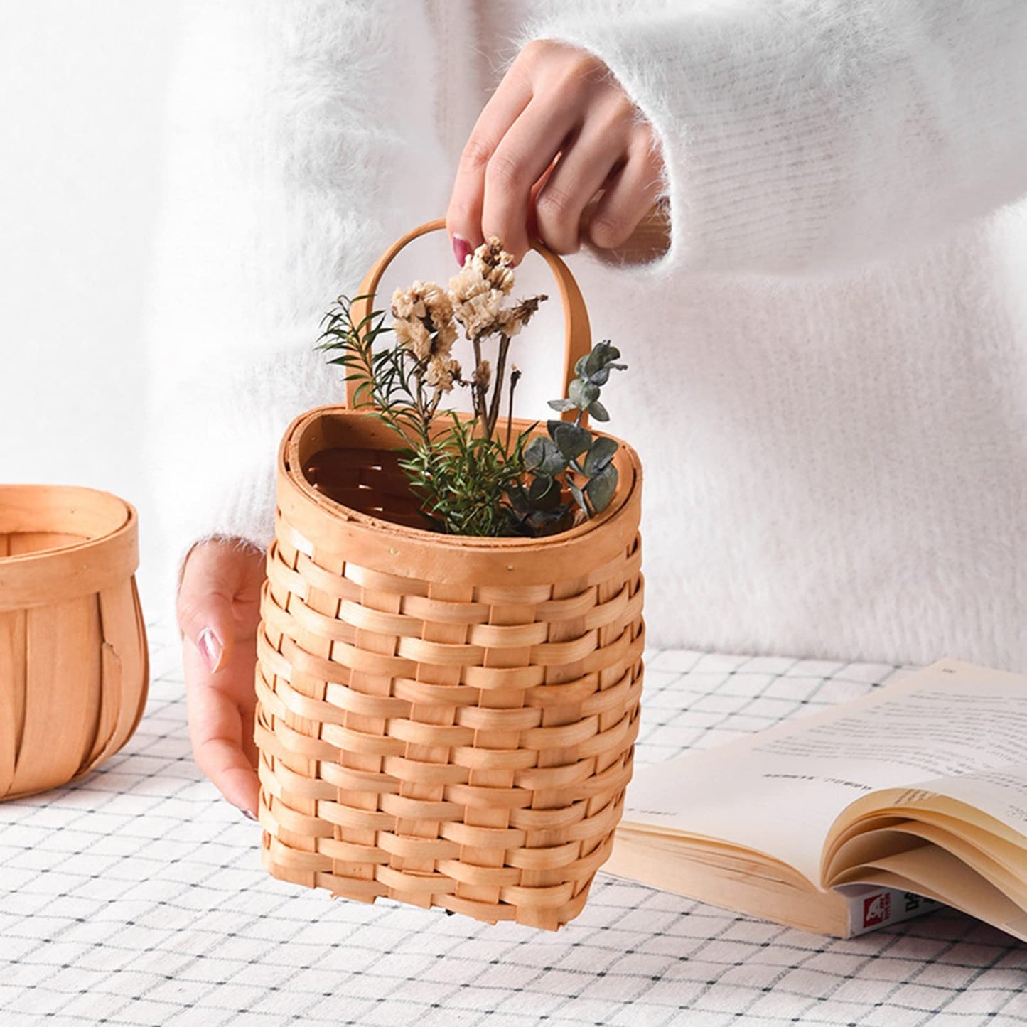 Hanging Basket Hanging Wicker Baskets, Hand-Woven Wood Storage Basket Portable Wall Hanging Flower Basket Organizer Fruit Vegetable Rattan Storage Holder Basket Container Home Decoration