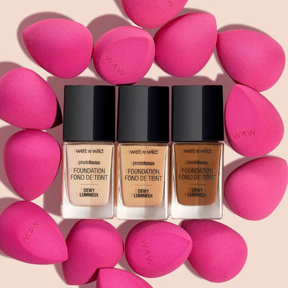 wet n wild Makeup Sponge - Low Product Absorption for Streak-Free Application, Effortless Blending Beauty for a Smooth Professional Looking Finish, Cruelty-Free & Vegan-Pink