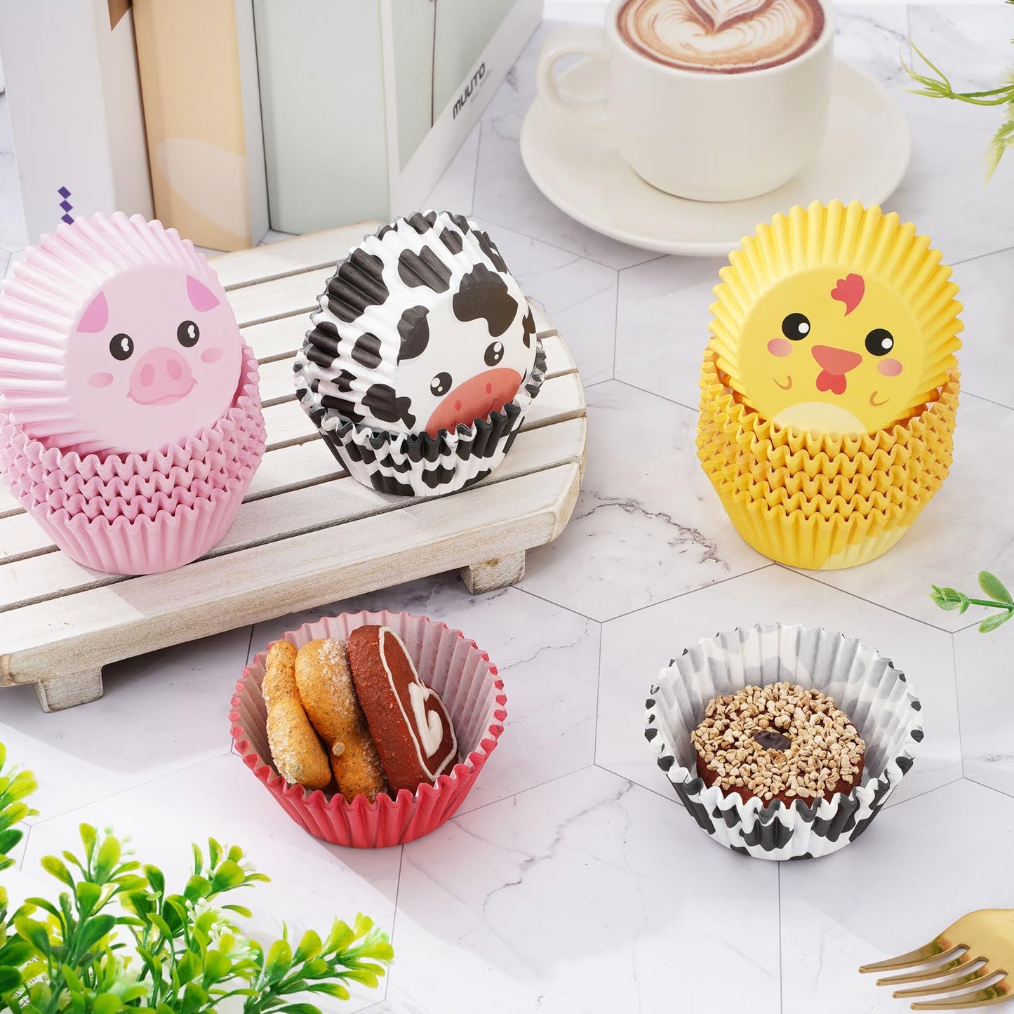 Whaline 600Pcs Farm Animals Cupcake Liners Farm Theme Cupcake Wrappers 4 Designs Paper Disposable Decorative Muffin Brownie Cups for Baking Birthday Baby Shower Party Supplies