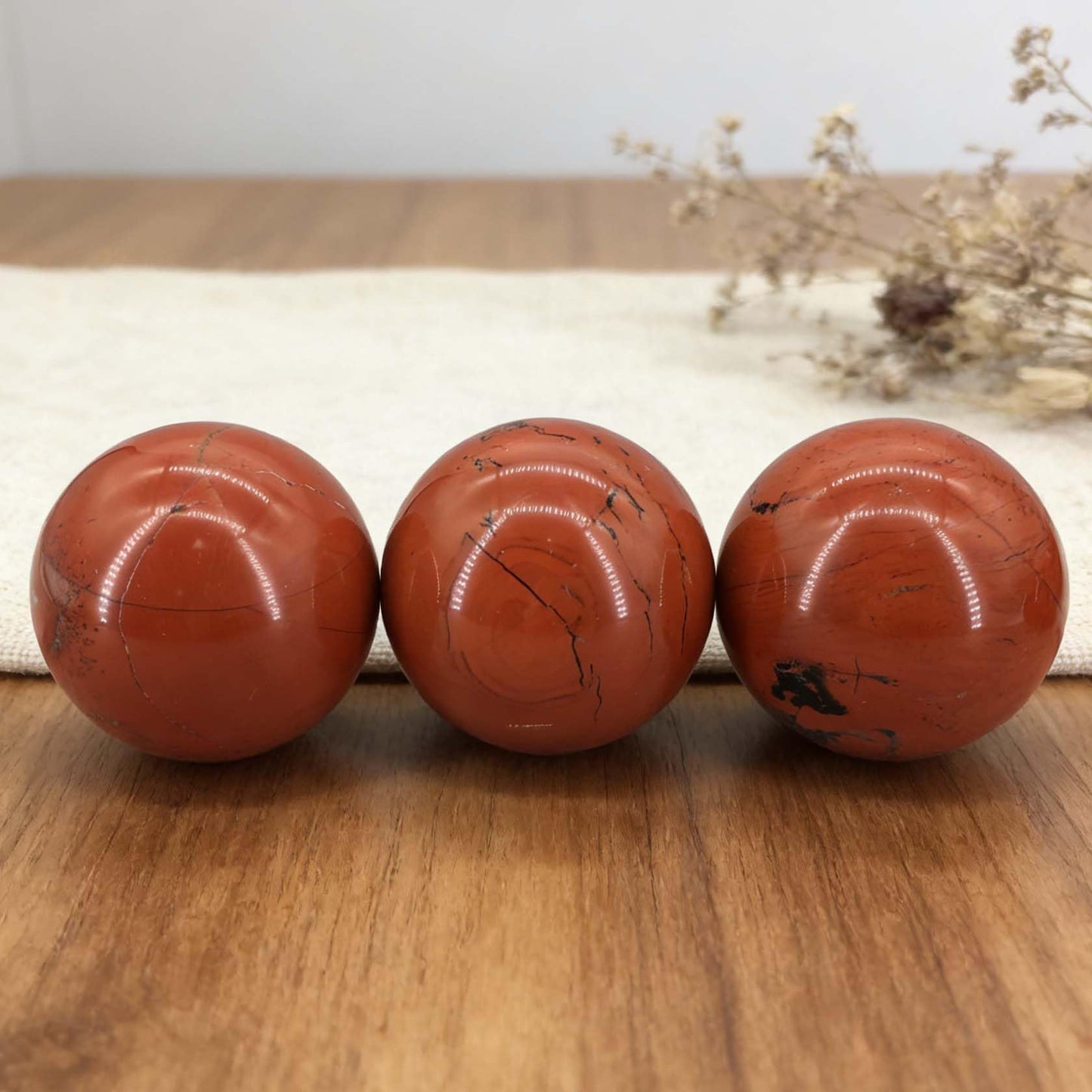 AierCrystal Natural Stone Crystal Sphere Feng Shui Home Decoration Ball Positive Energy Scrying Orb for Meditation Tool for Spiritual Space Purification Globe Diameter 4-5cm Red Jasper Sphere