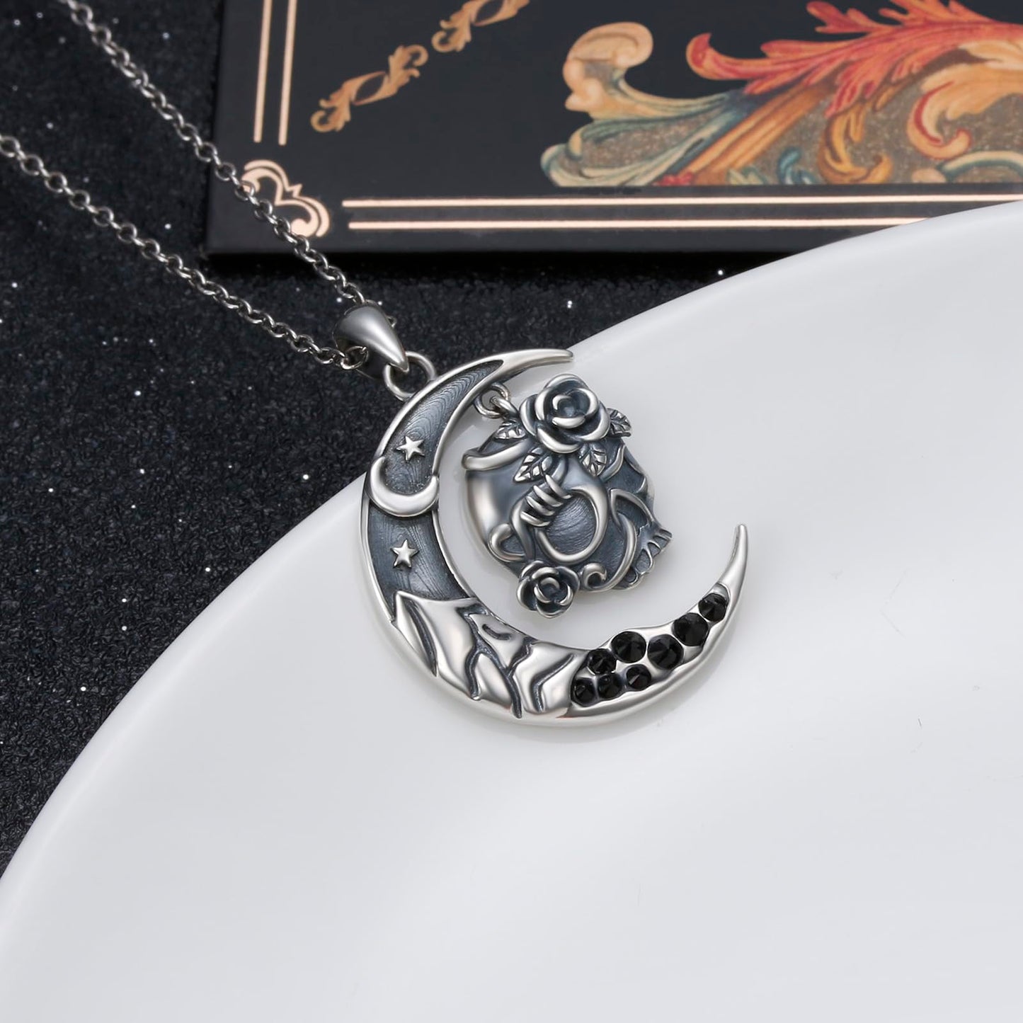 DAOCHONG Halloween Skull Necklace 925 Sterling Silver Retro Gothic Skull Style Cocktail Party Pendant Necklace Halloween Birthday Christmas Skeleton Jewelry Gifts for Women