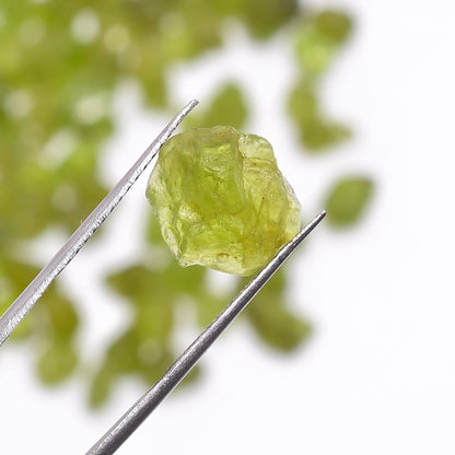 Gemkora™ 100 carats Raw Green Peridot Crystals, Wholesale Lot, Natural Gemstone, Rough Crystals, Rock Stones, Jewelry Making Supplies, DIY & Crafts, August Birthstone, 5 to 8 mm