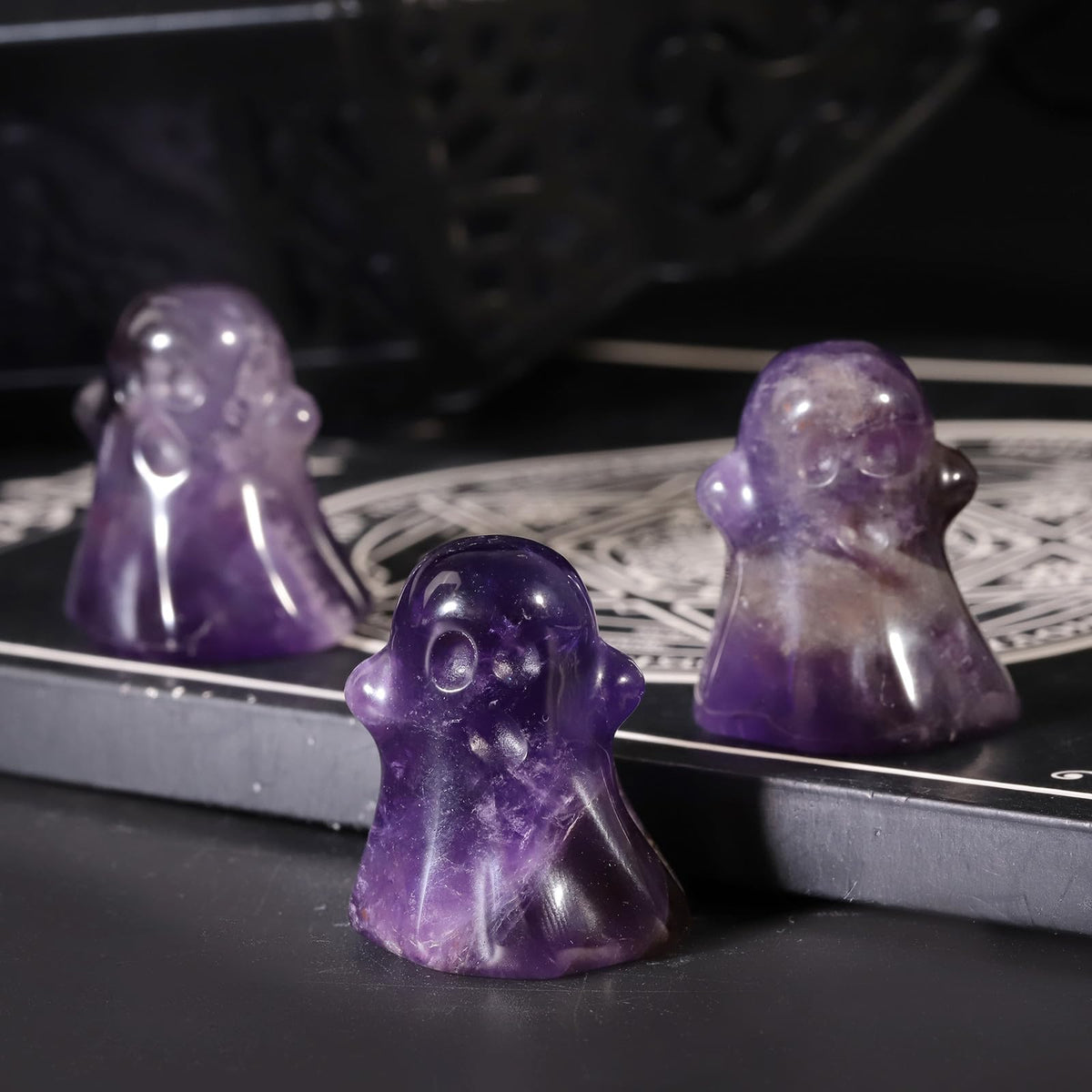 Rockcloud 2 PCS Crystal Stone Amethyst Ghost Pocket Stones Halloween Figurine Ghost Statue Ornament Party Decoration Supplies