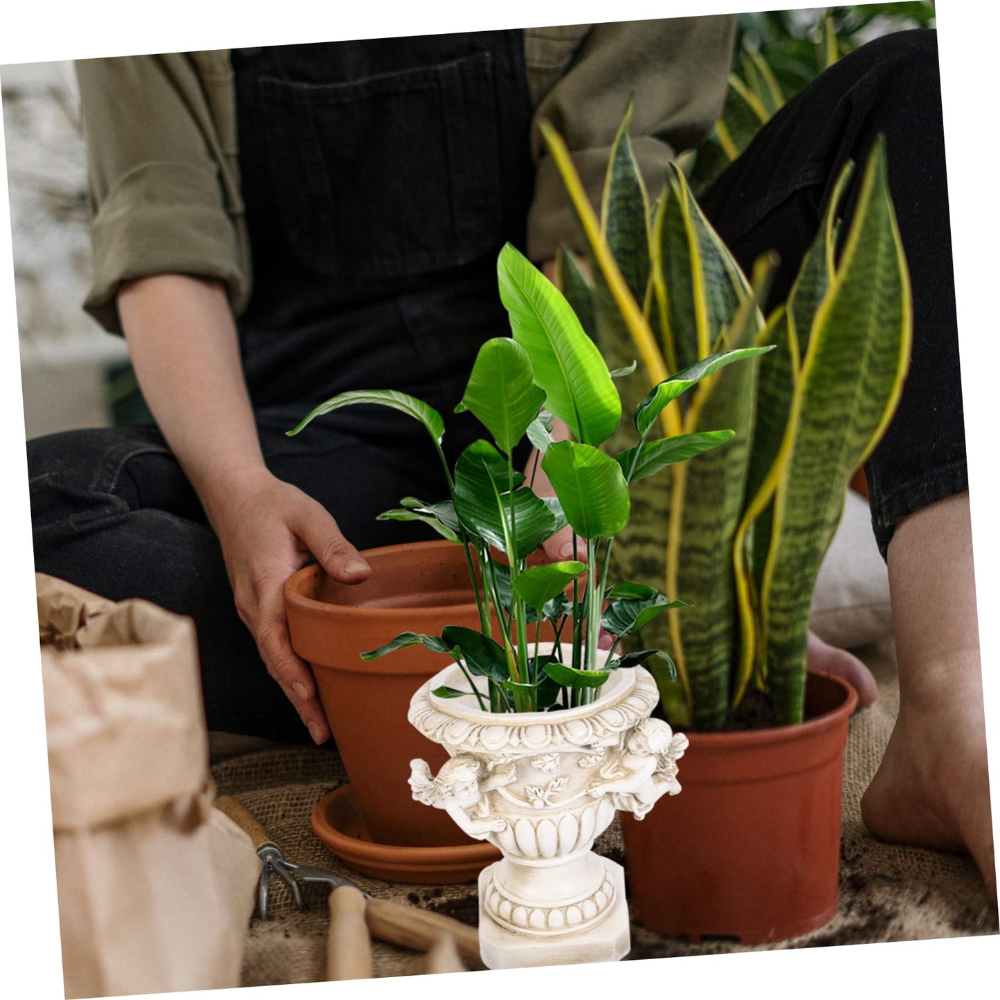 Yardenfun Outdoor Flowerpot European Style Beige Resin Crafts for Plants Decorative Outdoor Statue Pot Ideal for Yard and Garden Decor