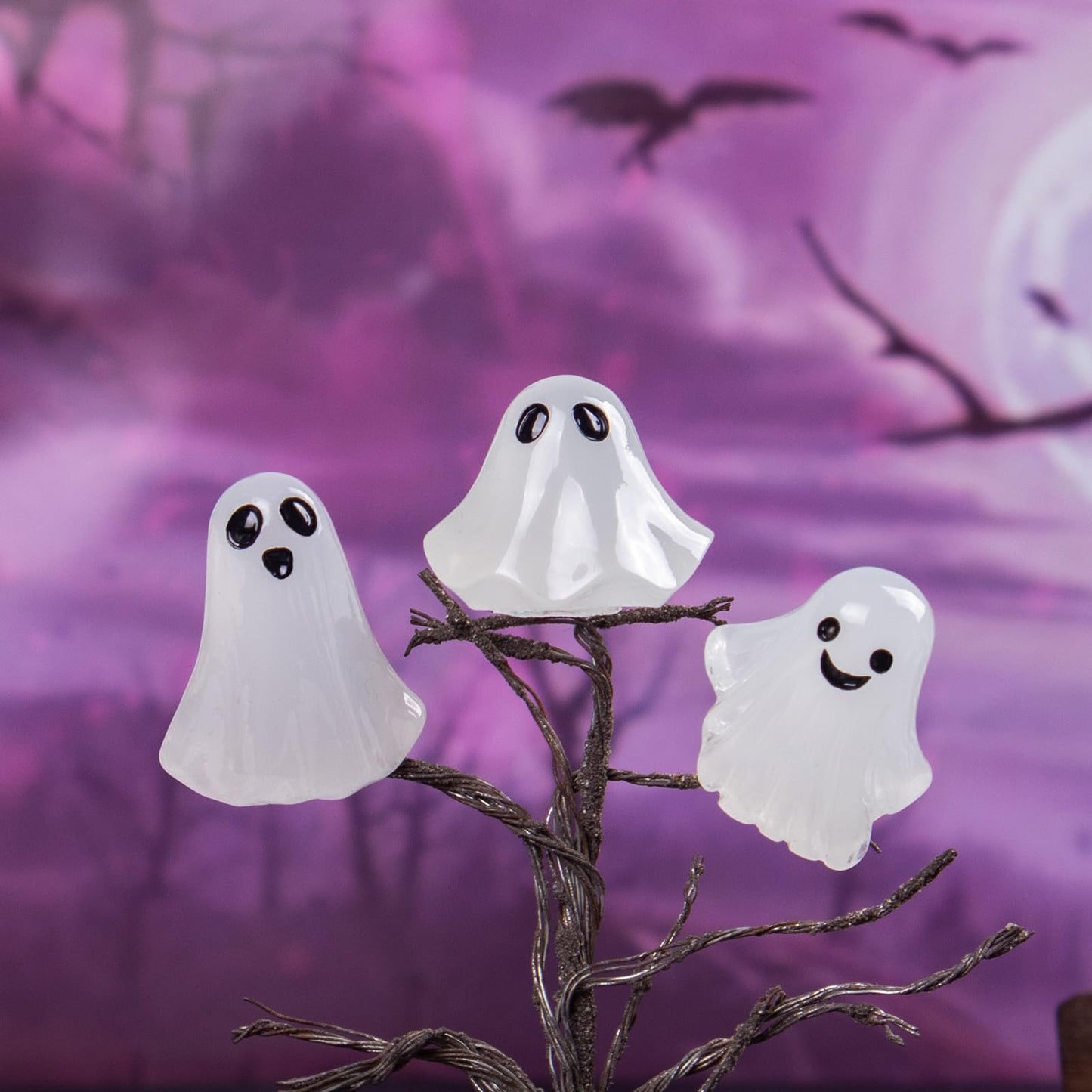 Cutecutedy 60Pcs Mini Resin Ghost Figurines,Tiny Little Ghosts for Halloween Decor,Cute Spooky Vase Filler,Tiered Tray & Table Centerpiece,Miniature Party Favors,Home Decor（Luminous）