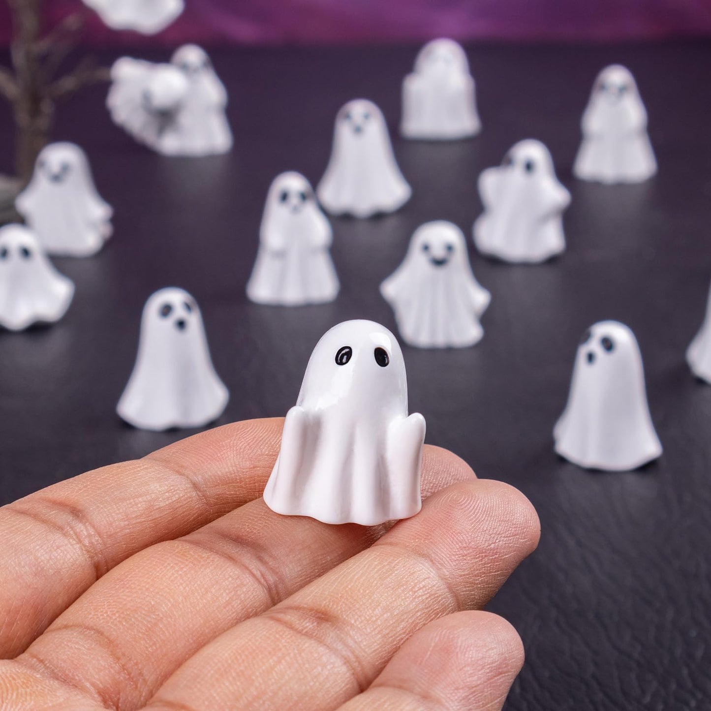 Cutecutedy 60Pcs Mini Resin Ghost Figurines,Tiny Little Ghosts for Halloween Decor,Cute Spooky Vase Filler,Tiered Tray & Table Centerpiece,Miniature Party Favors,Home Decor