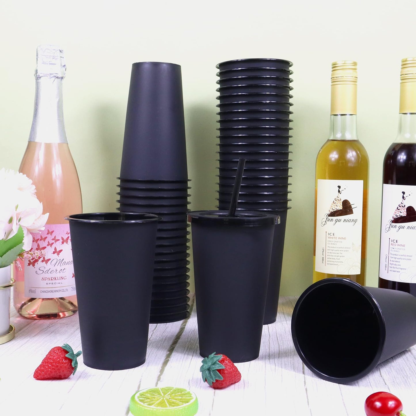 Ahongwenxi 50 Pack Black Plastic Cups with Lids and Straws, 16 oz Disposable Plastic Tumblers Iced Coffee Cups Travel Mug Cup for Juices Halloween Birthday Bachelorette Party Wedding (Black, 16 oz)