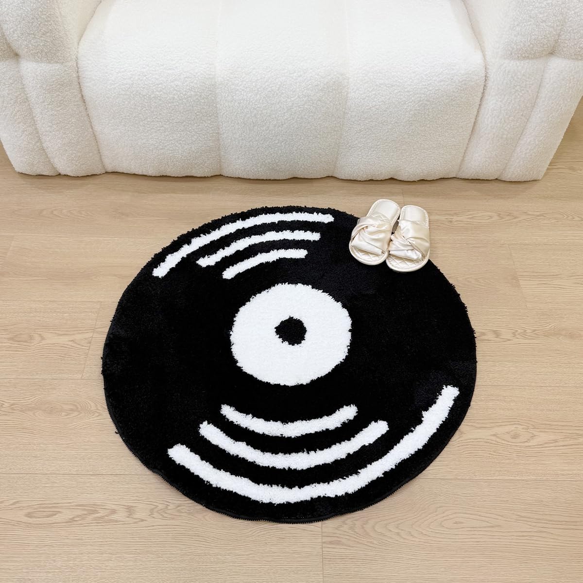 LAKEA Creative Vinyl Record Tufted Rug Indoor Aesthetic Home Decoration Round Tufting Soft Rug Horror Movie Safety Mat (31.5 X 31.5 inch)