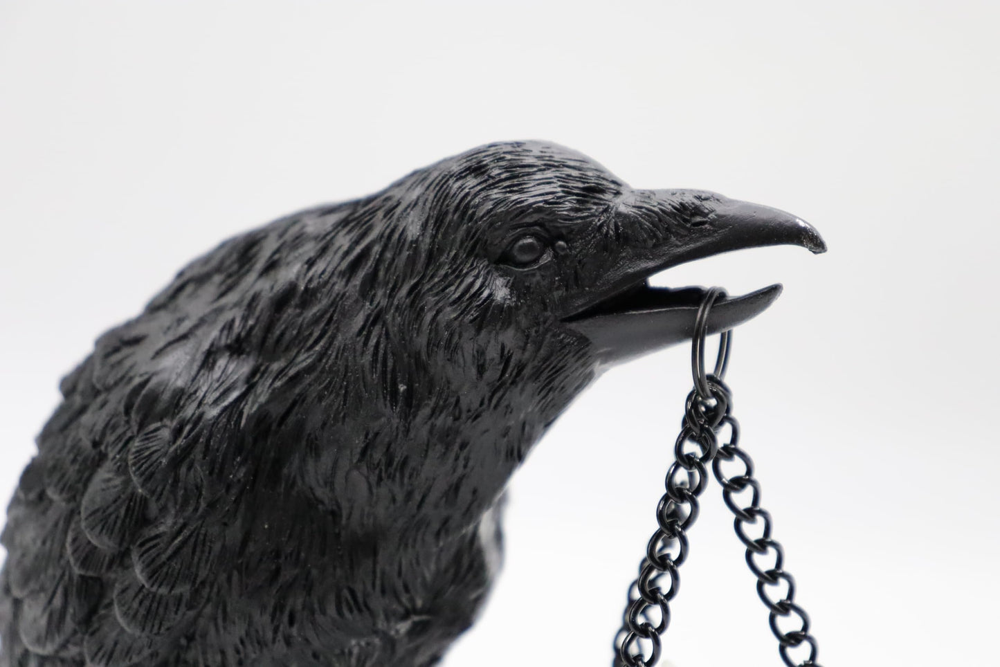 Gothic Crow Light Holder Halloween Candle Holder, Fake Raven Tealight Holder with Skull Base, Resin Statue for Indoor Spooky Home Decor