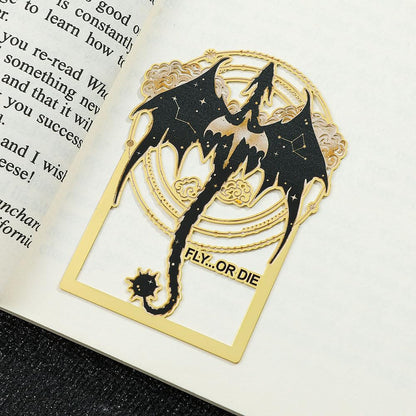 Fantasy Fourth Wing Dragon Bookmark - Cute Metal Bookmark Combines Dragons, Swords, Glow-in-The-Dark Feathers Elements, a Collectible Gift for Novel Fans Book Lover(2pcs Style B)