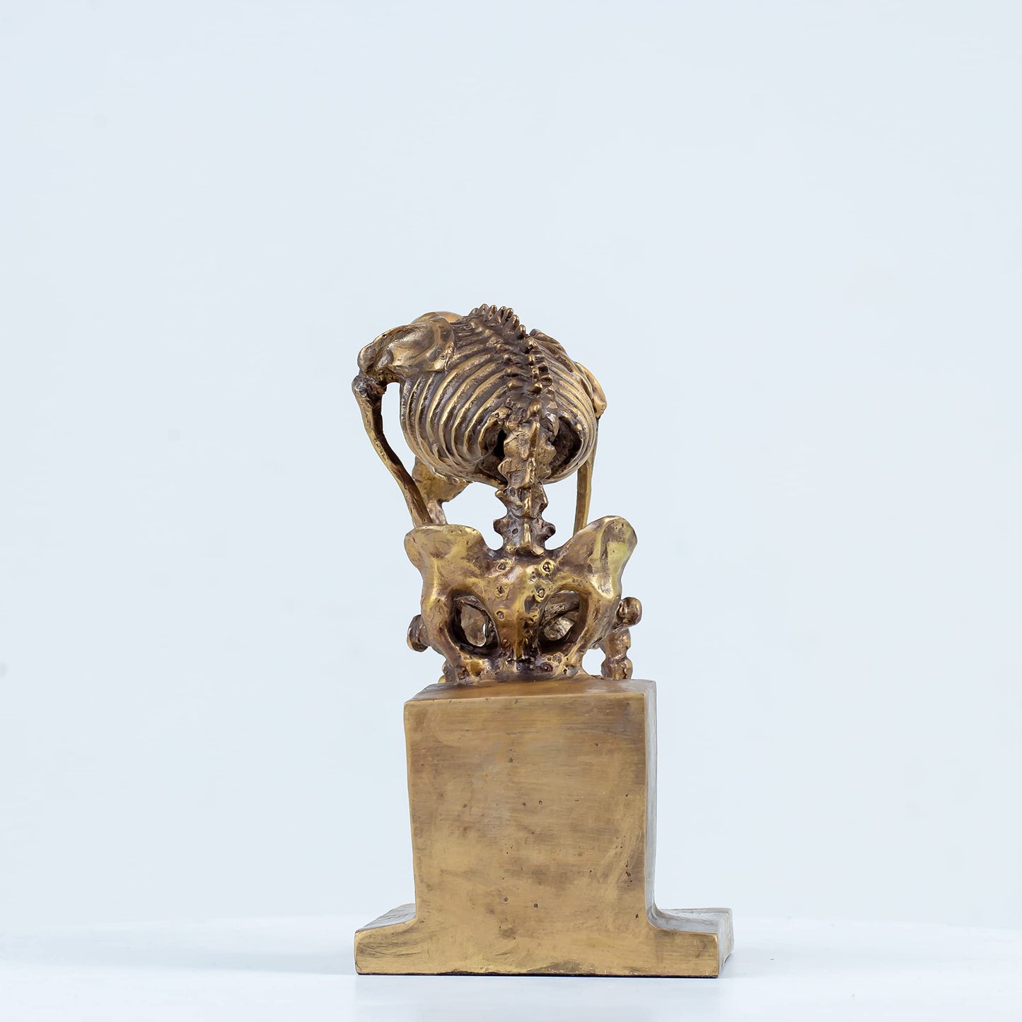 R REALONG Bronze Skeleton Thinker Statues Sculptures Home Decor-8.3" Bronze Abstract Rodin Thinking Halloween Skull Art Decorations (Gold)