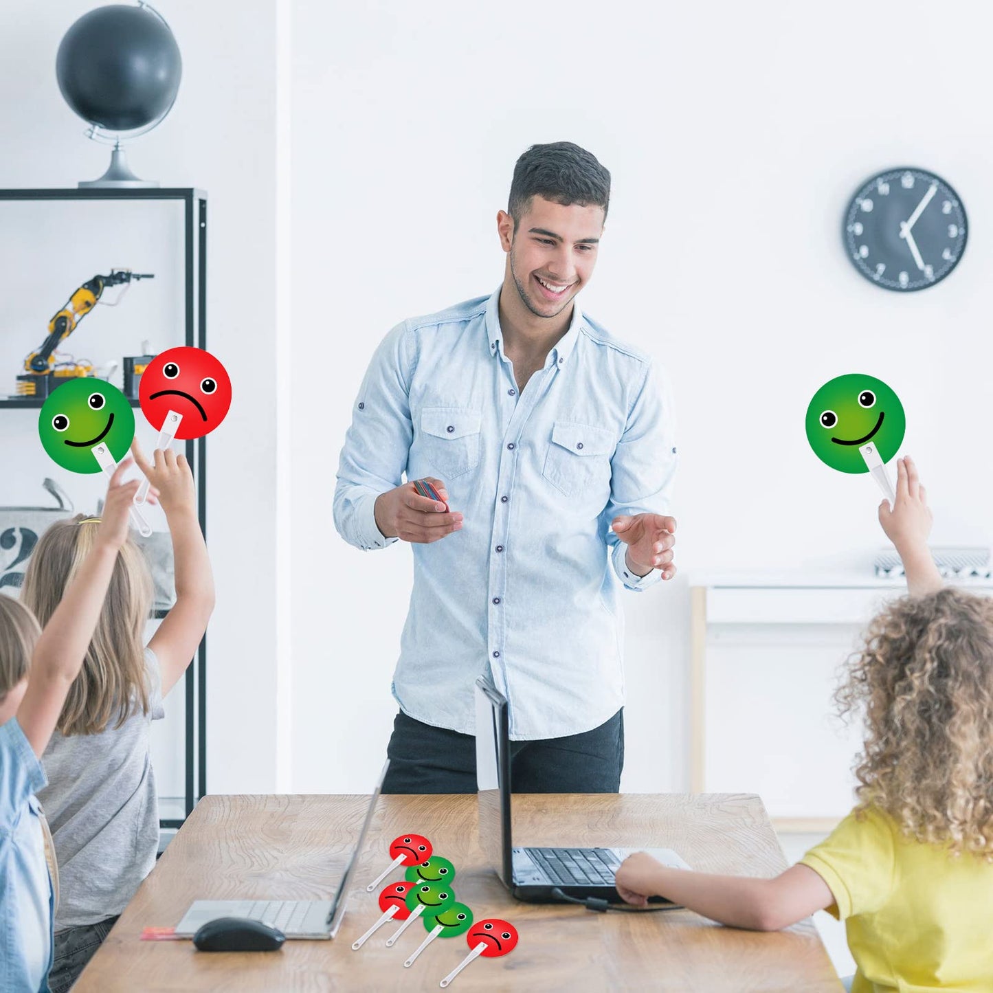 30 Pack Face Classroom Voting Paddles Handy Teacher Classroom Event Supplies Plastic Face Sign Green Red Yes or No Paddles True False Paddles for School Student