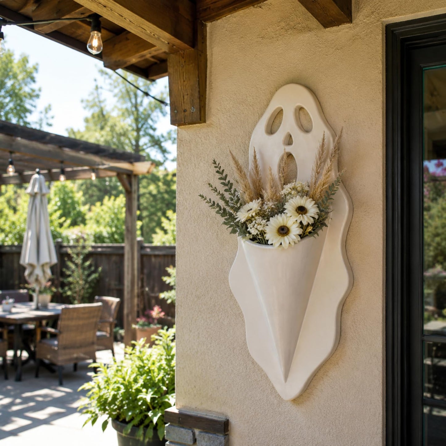 Teecyhooo Halloween Ghost Wall Planter 13.8 Inch Spooky Resin Hanging Planter with Triangle Hanger Scream Face Hanging Vase Halloween Gothic Wall Decoration for Home Indoor Living Room Bedroom