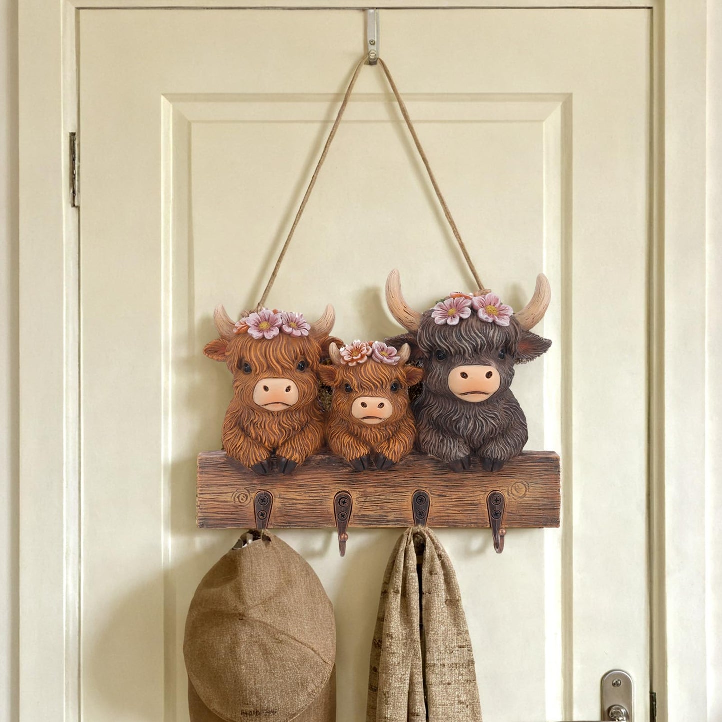 3D Highland Cow Key Holder Wall Mount, Rustic Farmhouse Key Hooks with 4 Metal Hooks, Decorative Resin Highland Cow Figurine Hanging Organizer Home Decor for Entryway Office Hallway and Living Room