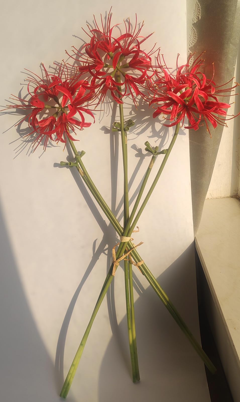 Calcifer 3 Stems Red Spider Lilies Artificial Flowers Lycoris Bulbs (Red)