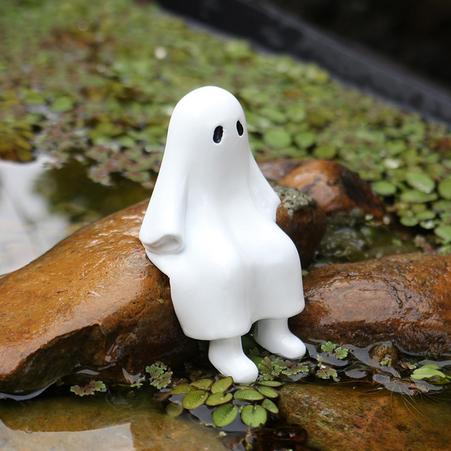 Halloween Resin Sitting Ghost Figurine Garden Sculpture Decor for Outdoor Patio, Balcony Planter, Home Bookshelf
