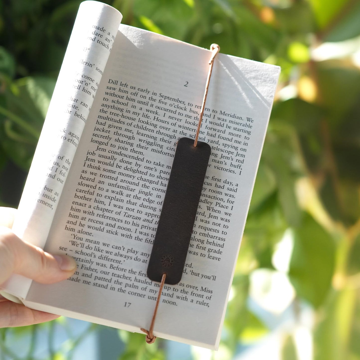 SUNUU Bookmark - Premium Full Grain Genuine Leather-Handmade with Cowhide Leather - Tie-up Bookmark - 0.79x3.54in - 2 Vintage Black and Brown