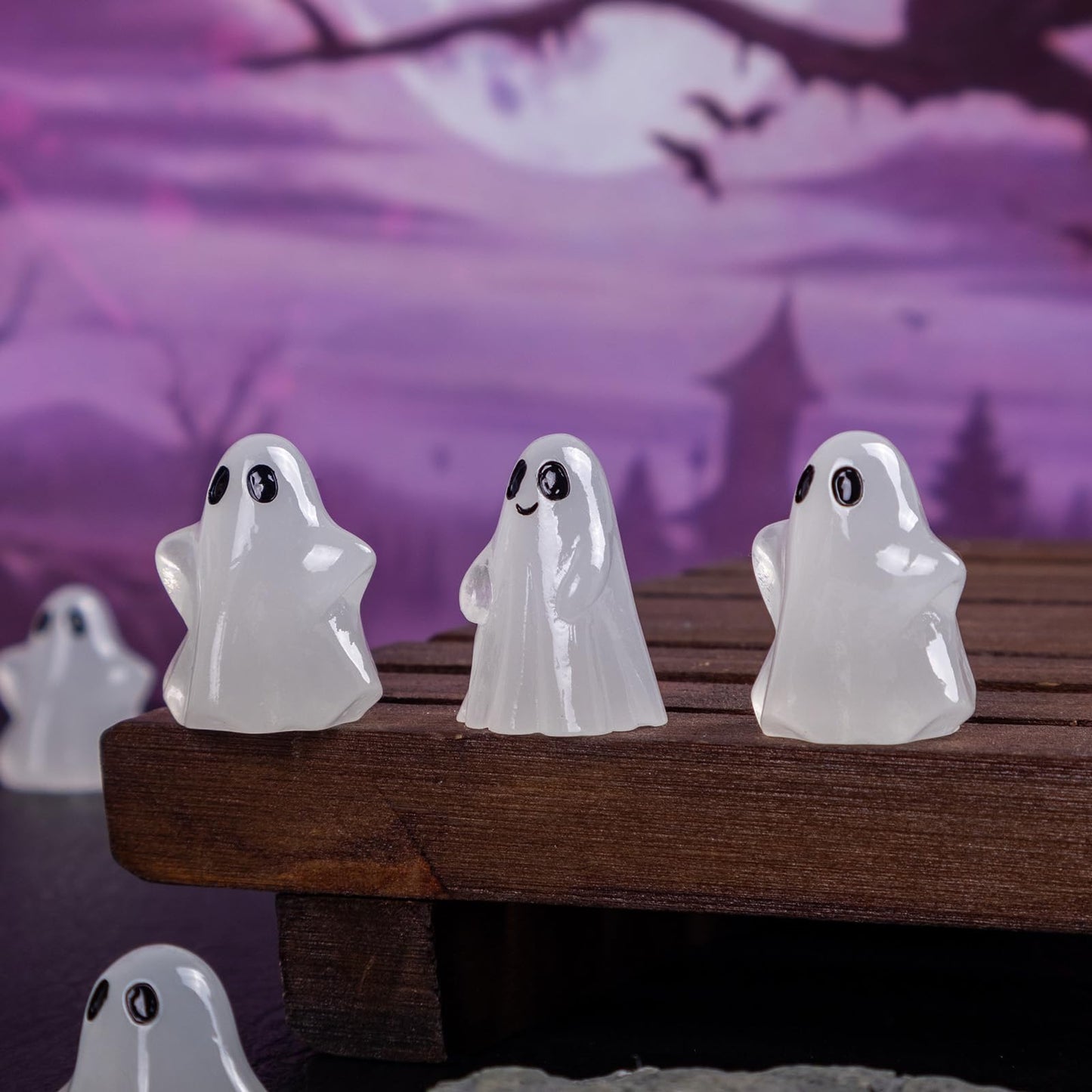 Cutecutedy 60Pcs Mini Resin Ghost Figurines,Tiny Little Ghosts for Halloween Decor,Cute Spooky Vase Filler,Tiered Tray & Table Centerpiece,Miniature Party Favors,Home Decor（Luminous）