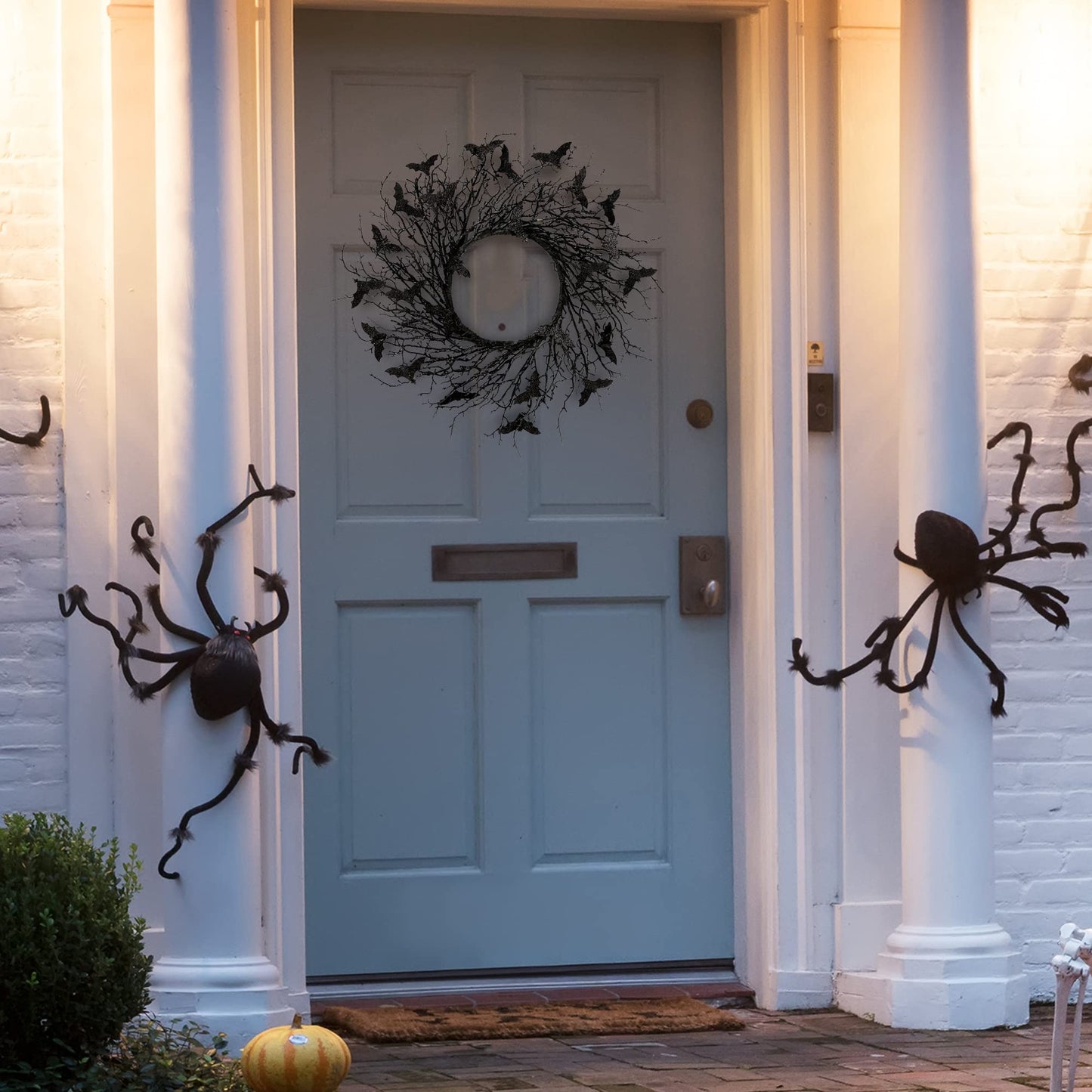 Sggvecsy 17.7"Artificial Black Twig Wreath with Glitter Bats - Handmade Sparkling Hanging Decorations for Front Door, Indoor/Outdoor Halloween Party