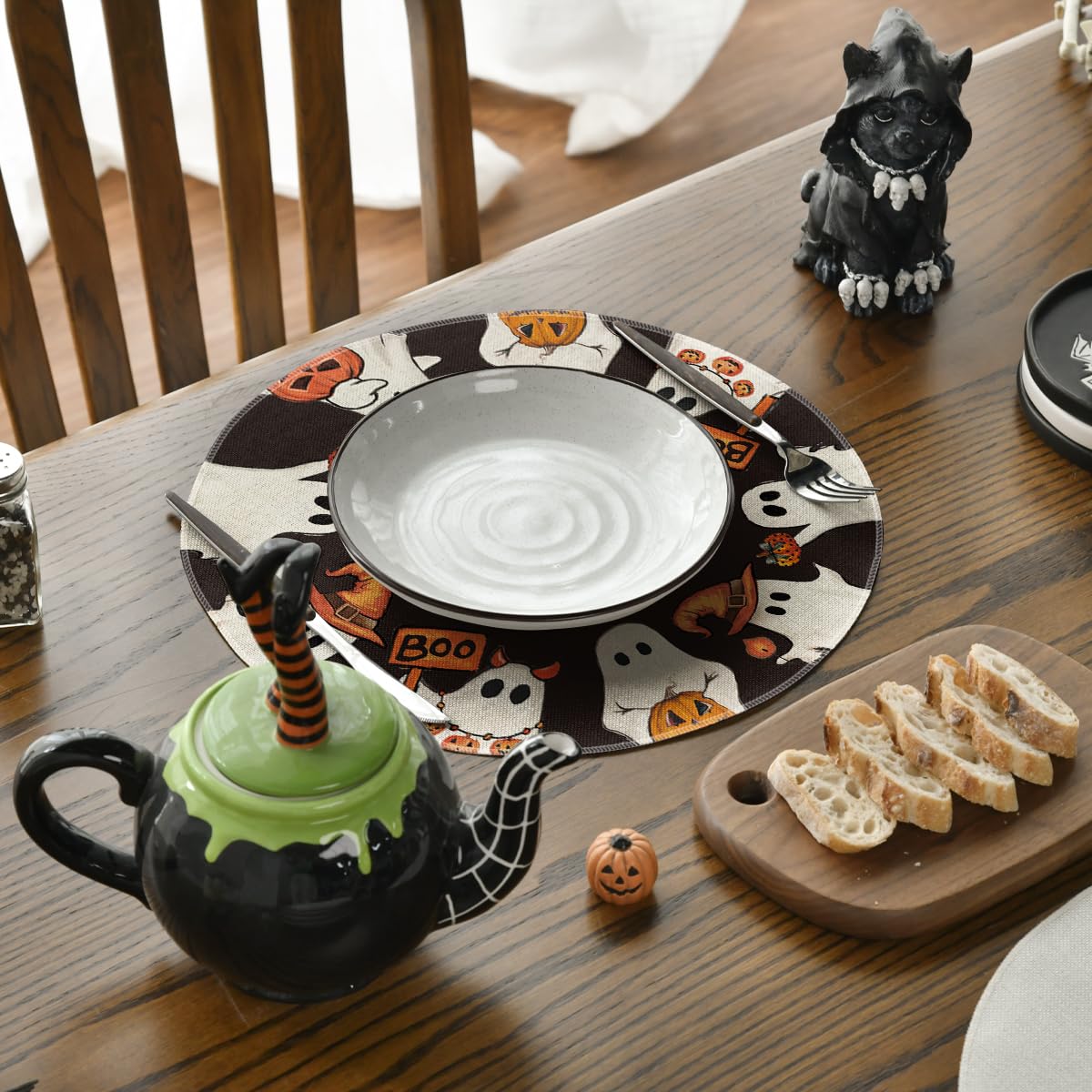 Artoid Mode Spooky Ghost Halloween Round Placemats Set of 6, 14 Inch Table Mats for Party Kitchen Dining
