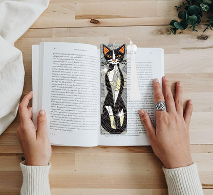 8 Pcs Cat Diamond Art Bookmarks Kit, 5D DIY Diamond Painting Bookmarks for Adults & Beginners, Stained Glass Cat Design Arts and Crafts