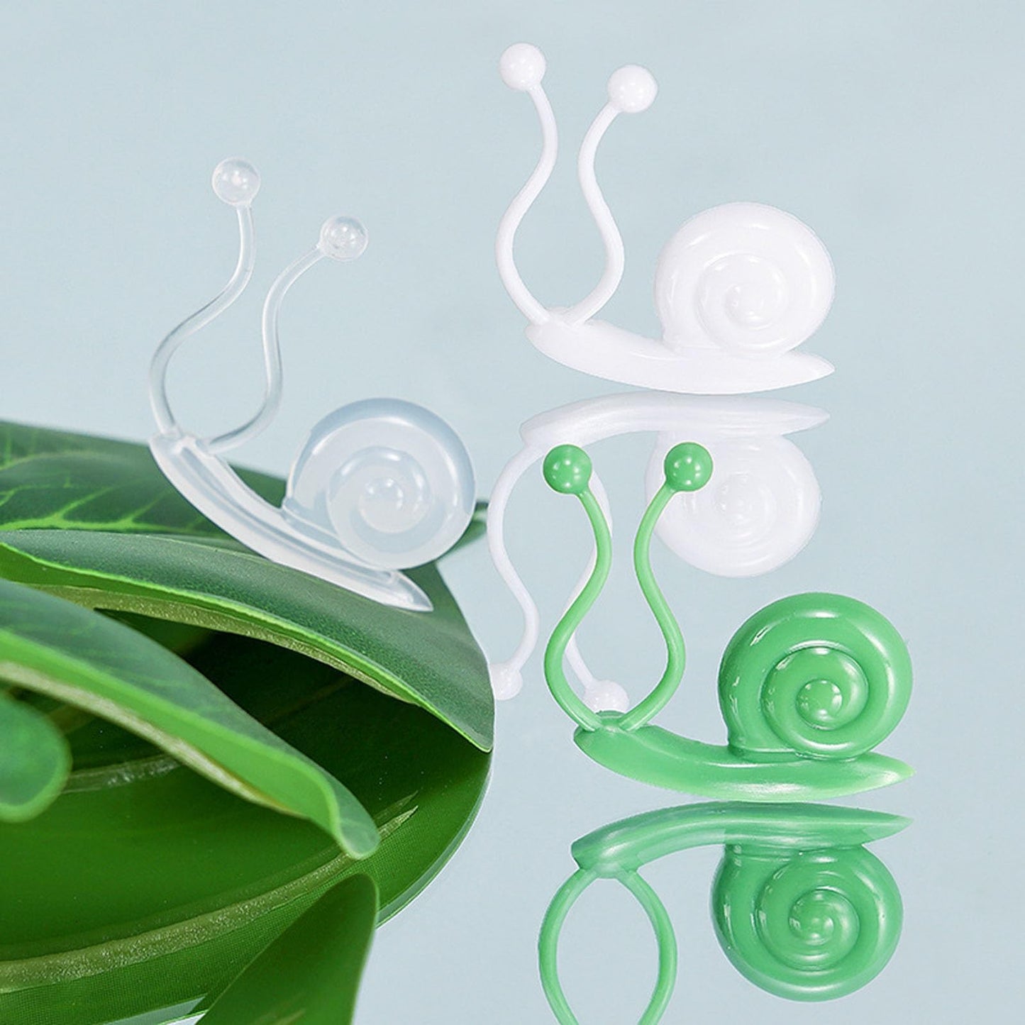 Plant Climbing Wall Fixture Clips,50PCS Self-Adhesive Plant Wall Clips,Garden Climbing Vines Fixing Clip,Invisible Fixing Hook,Reusable Pothos Plant Fixer for Indoor Outdoor Decoration(Clear,50)
