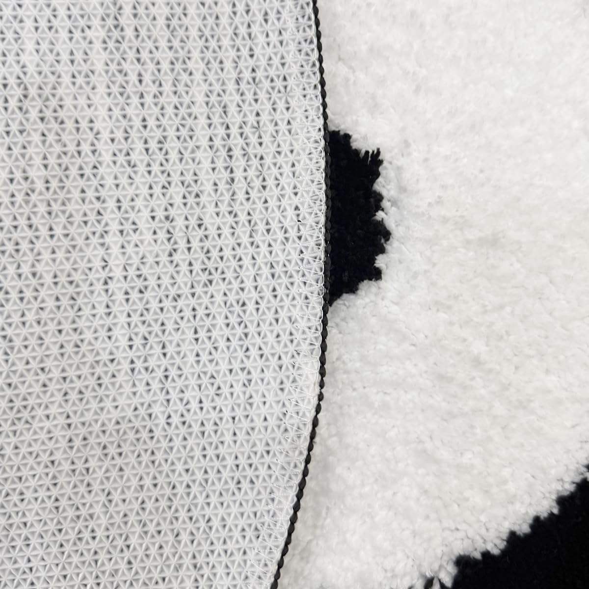 LAKEA Creative Vinyl Record Tufted Rug Indoor Aesthetic Home Decoration Round Tufting Soft Rug Horror Movie Safety Mat (31.5 X 31.5 inch)