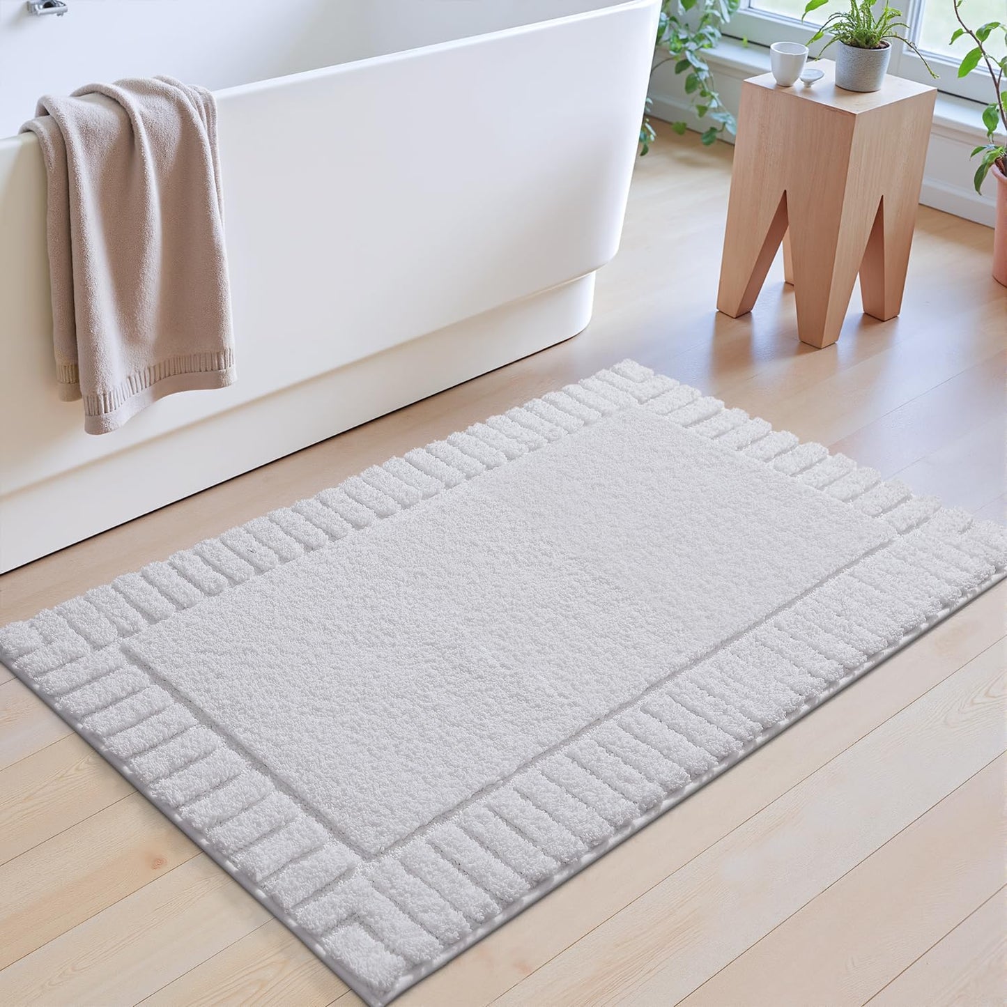 LUMI Bathroom Rugs Non Slip with Rubber Backing, Extra Soft Plush Microfiber Bath Rug Absorbent, Machine Washable Bath Mat Quick Dry for Tub, Shower, Hotel, White, 24"x43"