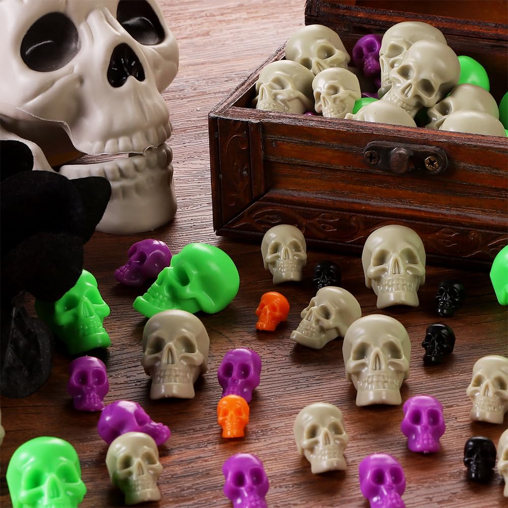 Vellibring 150 PCS Halloween Mini Skull Heads Decoration, Plastic Miniature Decorative Skulls DIY Resin Skeleton Head Figurines for Halloween Vase Filler Trick Toy Party Table Decor