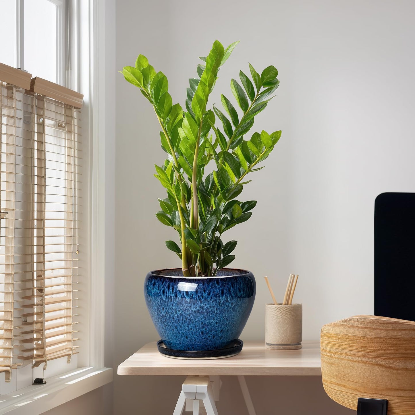 Thirtypot 10 Inch Plant Pot - Ceramic Planter with Drainage Hole and Plant Saucer, Round Planter Indoor Outdoor, Modern Planters, Large Flower Pot, Home Room Office Decor, Housewarming Gifts, Blue