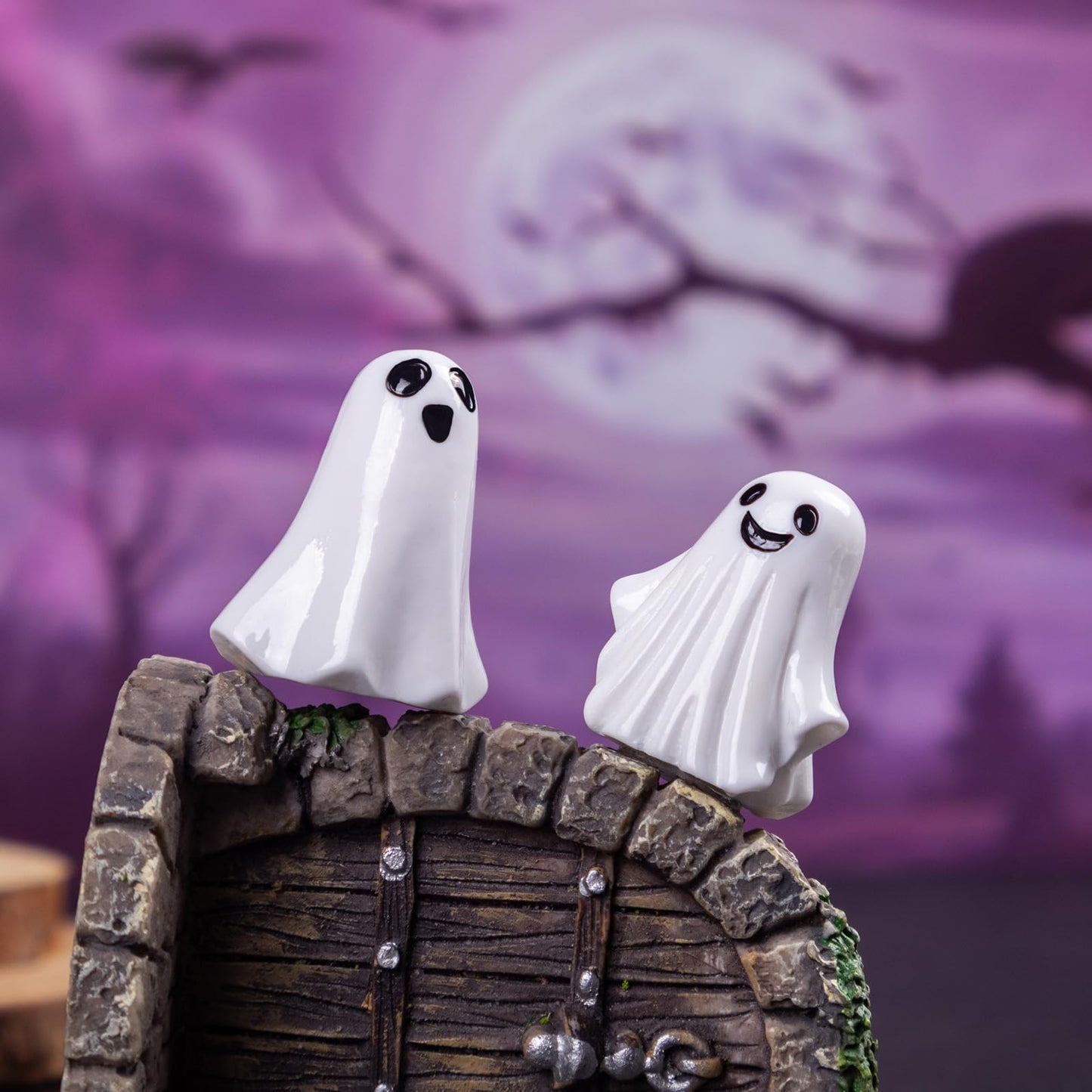 Cutecutedy 60Pcs Mini Resin Ghost Figurines,Tiny Little Ghosts for Halloween Decor,Cute Spooky Vase Filler,Tiered Tray & Table Centerpiece,Miniature Party Favors,Home Decor