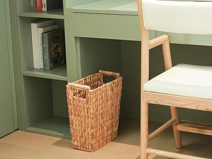 Coeusy 6 Gallon Wicker Trash Can with Wooden Handle,Wicker Waste Basket for Bathroom,Bedroom,Large Narrow Water Hyacinth Trash Basket,Rattan Boho Decor Farmhouse Bathroom Trash Can