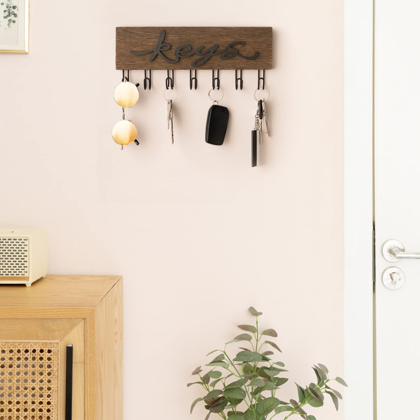 Mkono Key Holder for Wall Decorative with 7 Hooks, Wall Mounted Keys Hanger Organizer Rustic Wood Hanging Key Hooks Home Decor Farmhouse Entryway, Hallway, Office