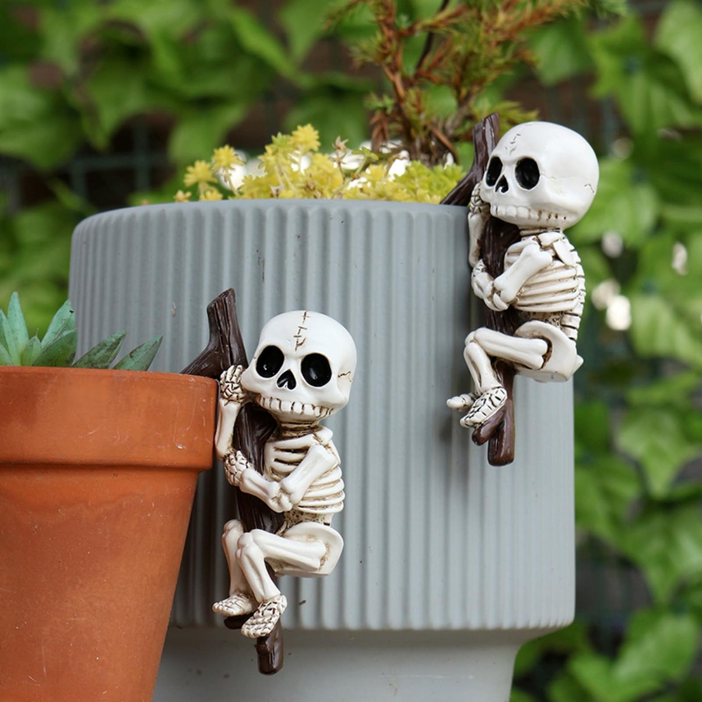 KKpxafl 2-Piece Skeleton Pot Huggers for Planters, Climbing Plant Decor