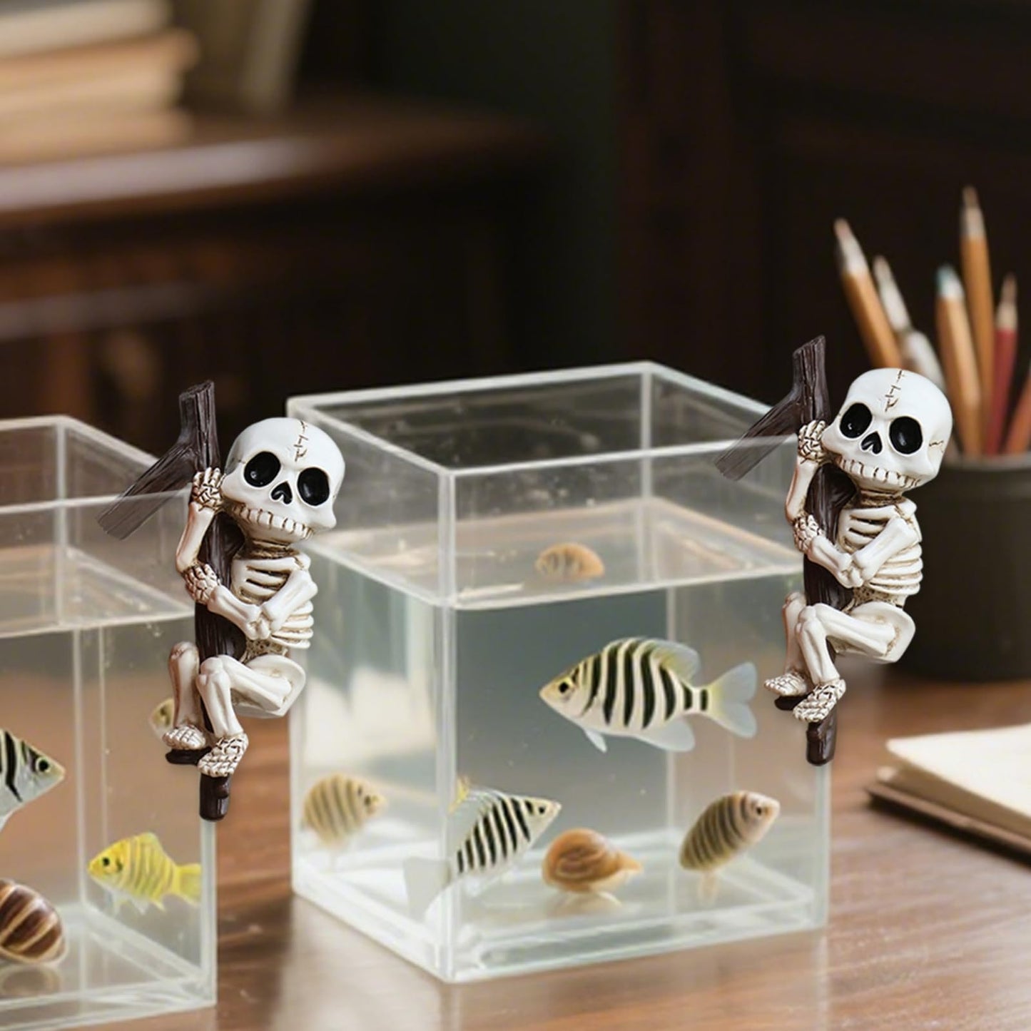 Wjwumha 2 Pieces Climbing Skeleton Statues Halloween Plant Pots Hanging Figurine Skull Atmosphere Ornament for Flower Pot Fish Tank Decoration