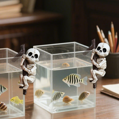 Wjwumha 2 Pieces Climbing Skeleton Statues Halloween Plant Pots Hanging Figurine Skull Atmosphere Ornament for Flower Pot Fish Tank Decoration