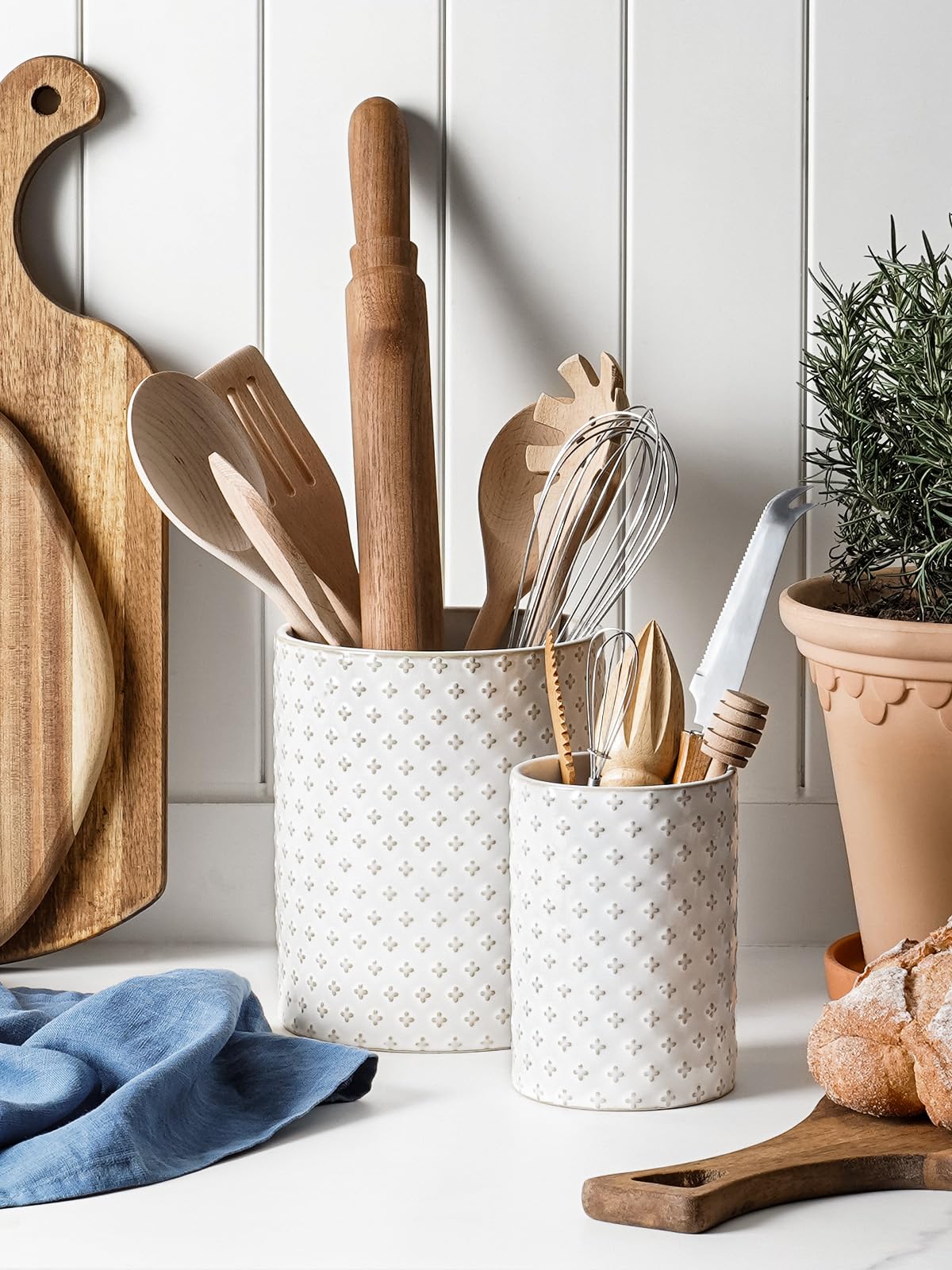 LE TAUCI Utensil Holder for Kitchen Counter - 7.1" Large Ceramic Utensil Crock, Cooking Utensil Organizer for Spatula, Spoon, Whisk - Farmhouse Kitchen Countertop Storage, Embossed, Clover