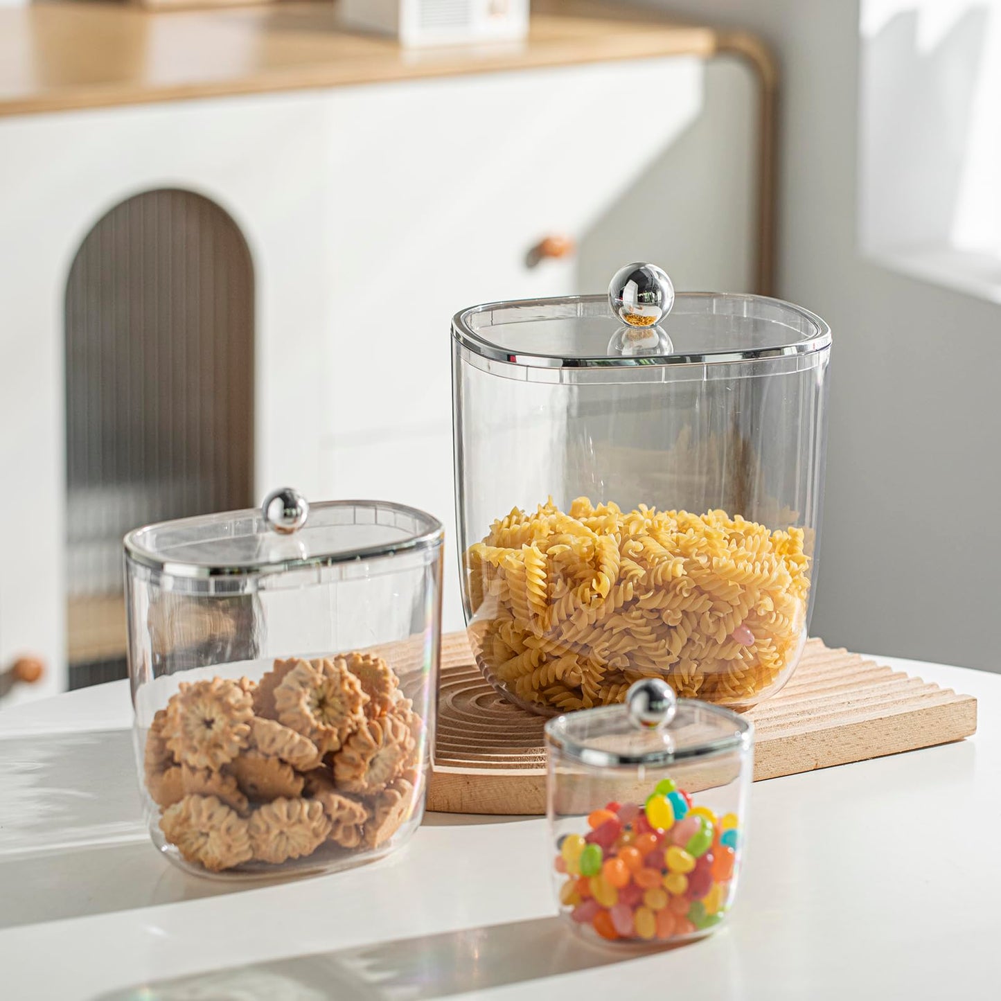 135oz Plastic Candy Dish with Lid for Office Desk, Cookie Storage Jar for Kitchen Counter, Plastic Apothecary Jar for Cotton Swabs, Balls, Cotton Pads, Floss Picks, Clear Lid, 4000ml