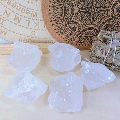 LAIDANLA Clear Quartz 2" Natural Rough Stones Crystal Large Raw Crystals Bulk Healing Cuarzo Gemstones for Reiki Healing Tumbling Fountain Rocks Wire Wrapping Decoration 4PCS 0.5lb