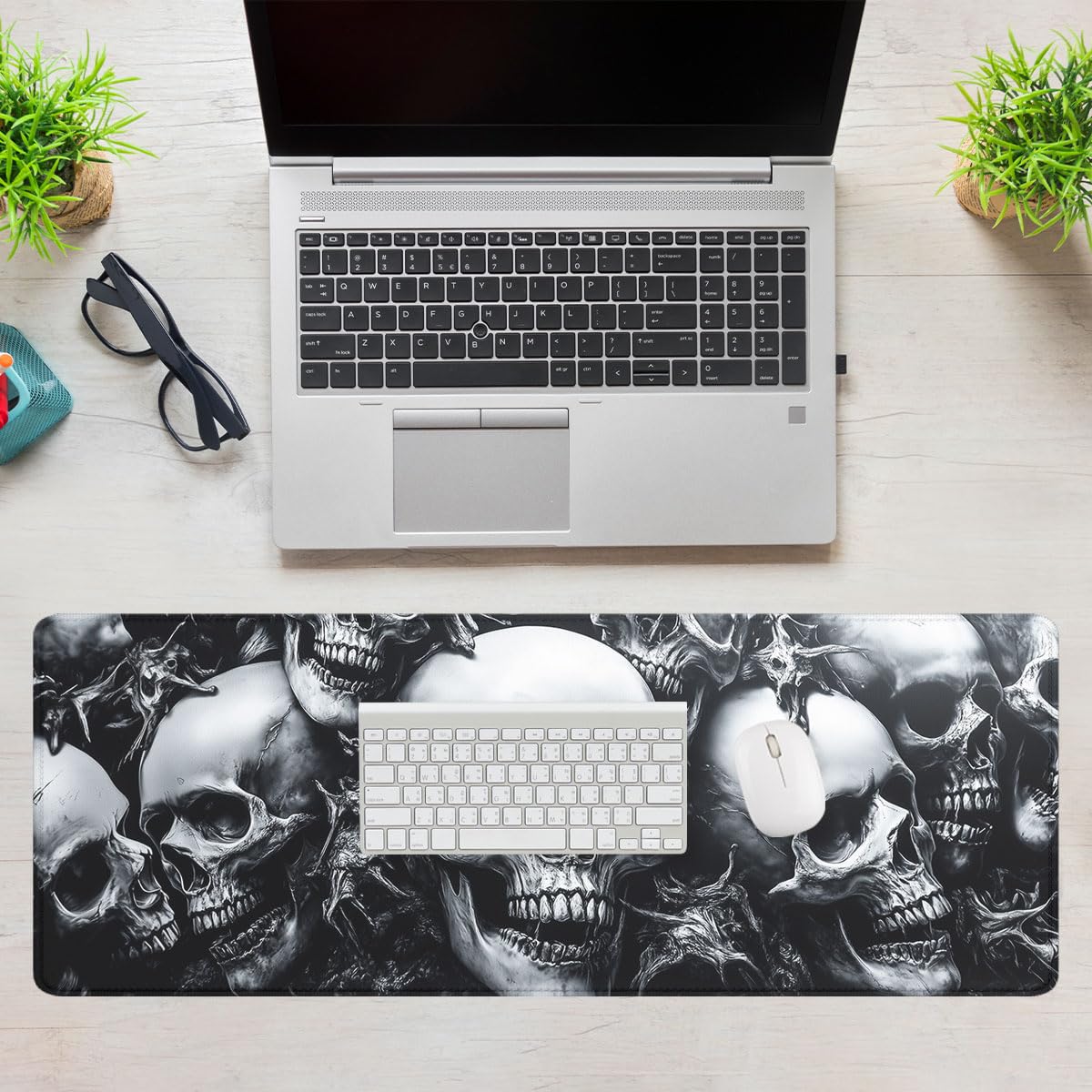 Skull Mouse Pad, Gothic Dark Horror Skeleton Art Halloween Gaming Desk Mat Extended Laptop Keyboard Non-Slip Rubber Base with Stitched Edges for Home, 31.5x11.8in Desk Home Office Gaming