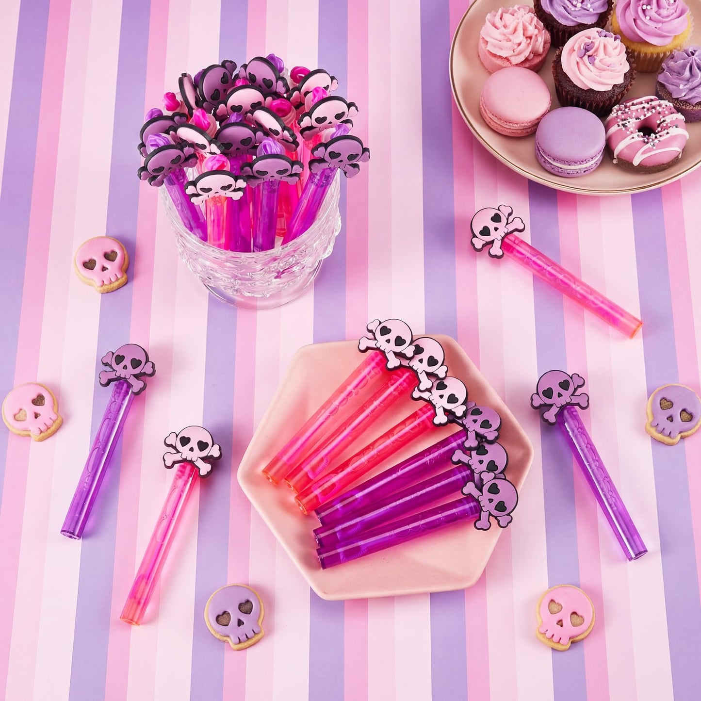 RoundFunny 24 Pcs Skull Mini Bubble Wands Skeleton Theme Party Supplies Favors Decorations Kawaii Cartoon Pink Purple Bubbles Sticks Wands for Birthday Party Goodie Gift Bag Outdoor Activity